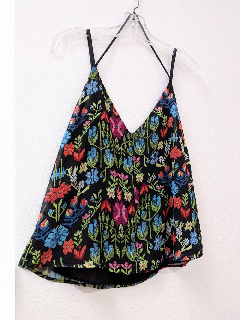 Charles Henry Black Duskflower V-Neck Tank Top size Large in EUC Anthropologie